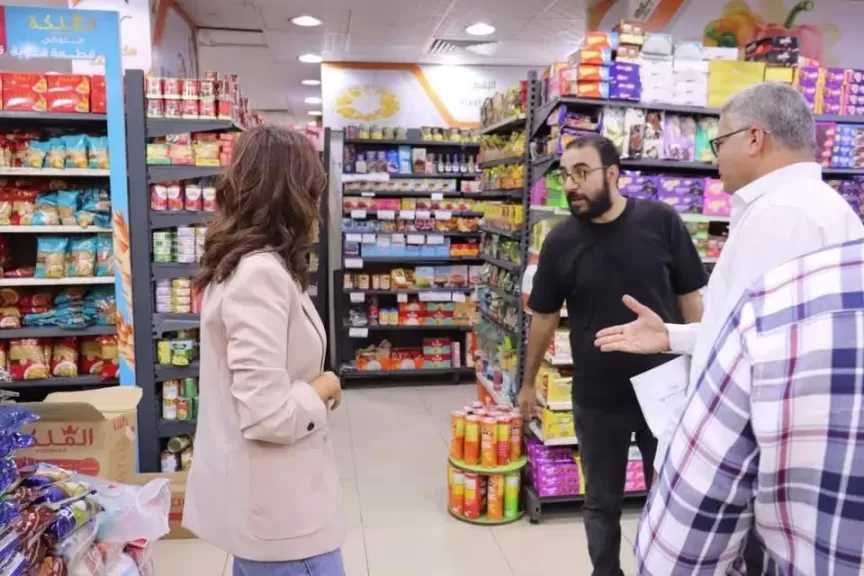 حملة توعية لأصحاب المحال بالجيزة بإجراءات الترخيص وتوفيق الأوضاع.. صور