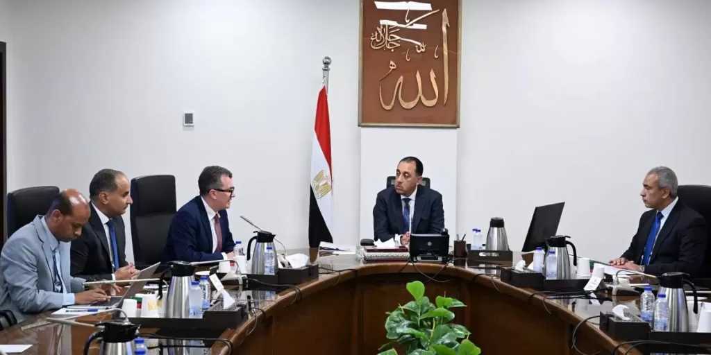 رئيس الوزراء يتابع مع وزير التخطيط عددا من ملفات العمل