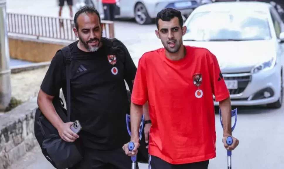 رغم الإصابة.. يوسف بلعمري يرافق بعثة الأهلي إلى برشلونة