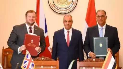 وزير الخارجية يبحث مع وزير الدولة البريطاني للشرق الأوسط التطورات الإقليمية والدولية