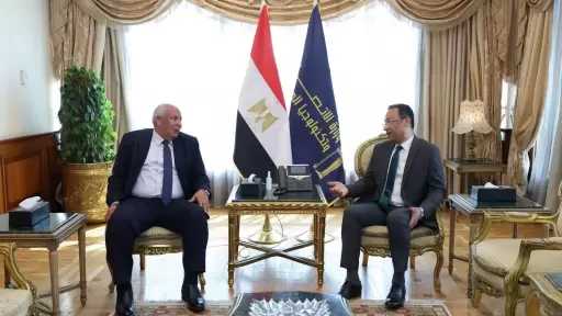 وزير الاتصالات يبحث مع محافظ مطروح الموقف التنفيذي لمشروعات الاتصالات وتكنولوجيا المعلومات بالمحافظة