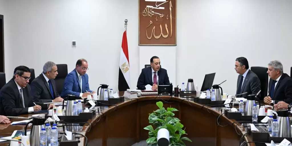 رئيس الوزراء يتابع الجهود المبذولة لتطوير آلية الدعم النقدي السلعي