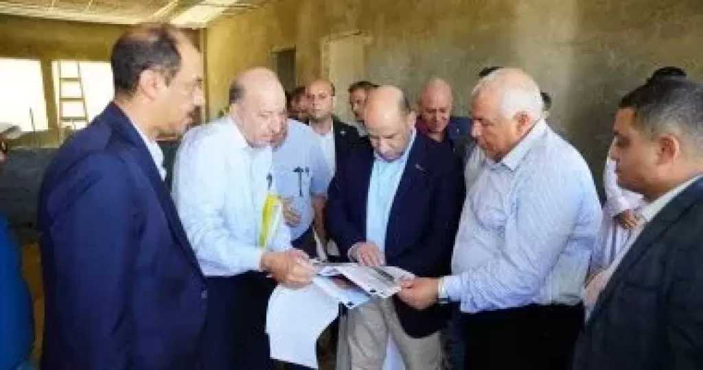 وزير العمل ومحافظ مطروح يتفقدان أعمال إنشاء مكتب العمل الجديد بالضبعة