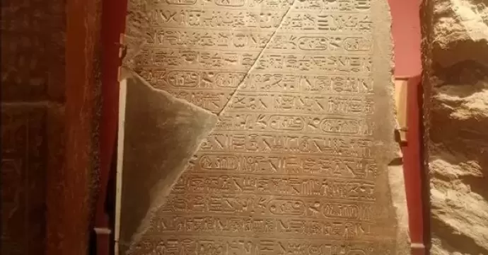 متحف التحرير: إعادة تأهيل لوحة رمسيس الثاني بالمتحف المصري وفق أحدث معايير الترميم والعرض المتحفي