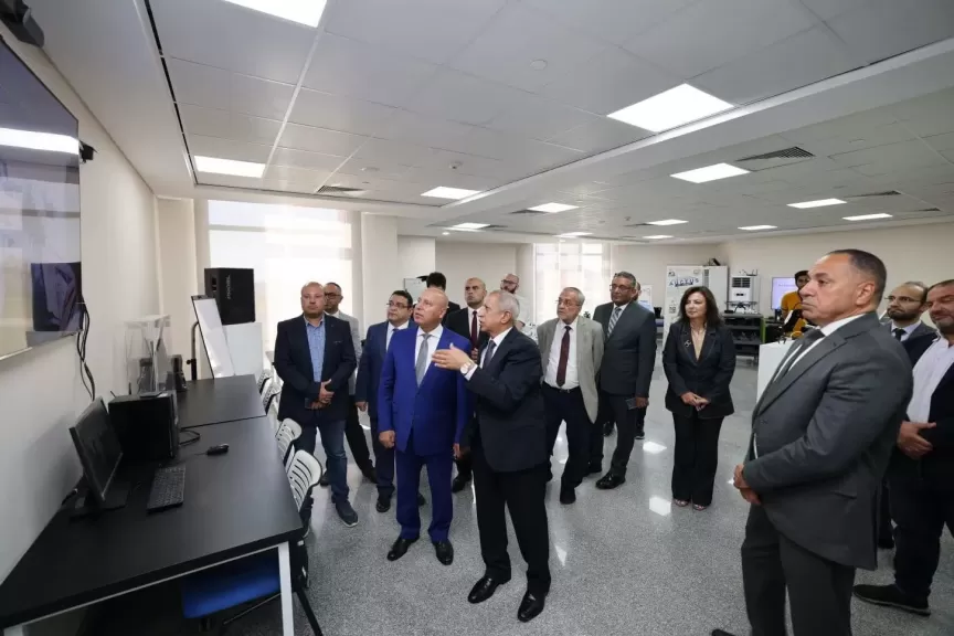 خط أحمر