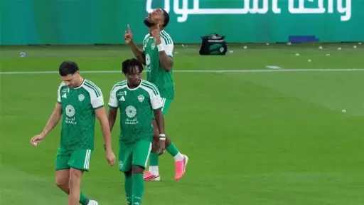 الأهلي يكتسح أبها برباعية في الدوري السعودي