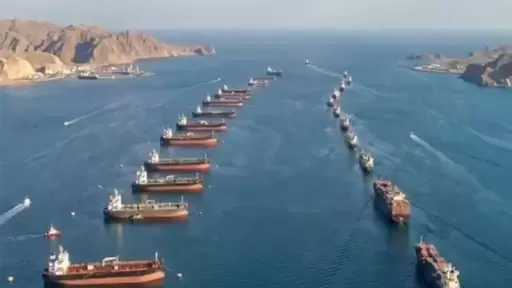 نيويورك بوست: قفزة 400% في حركة الملاحة بمضيق هرمز خلال أسبوعين .. وقبضة إيران على الممر تتراجع