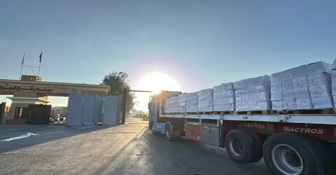 الهلال الأحمر المصري يواصل دعم أهالي غزة عبر قافلة «زاد العزة» الـ 263