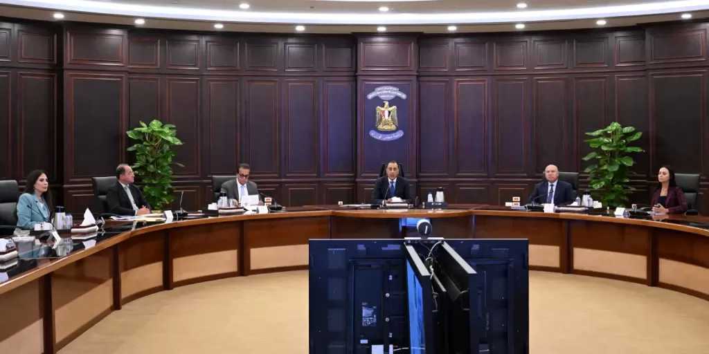 رئيس الوزراء يتابع الموقف التنفيذي للمبادرة الرئاسية حياة كريمة