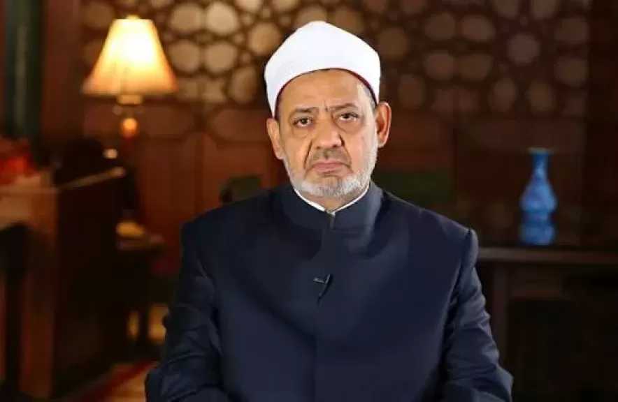 شيخ الأزهر يمنح أوائل الثانوية الأزهرية 100 ألف جنيه ورحلة عمرة لكل طالب تقديرًا لتفوقهم