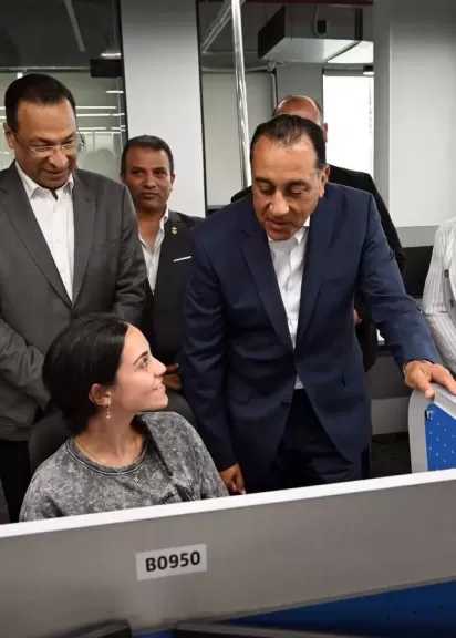 رئيس الوزراء يتفقد شركة (Teleperformance – تيلي بيرفورمانس) الفرنسية