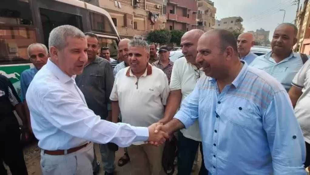 الأتوبيس الطائر بتعليم الشرقية يتابع جاهزية مدارس أبو حماد