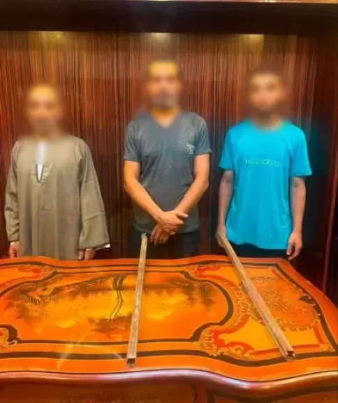 خط أحمر