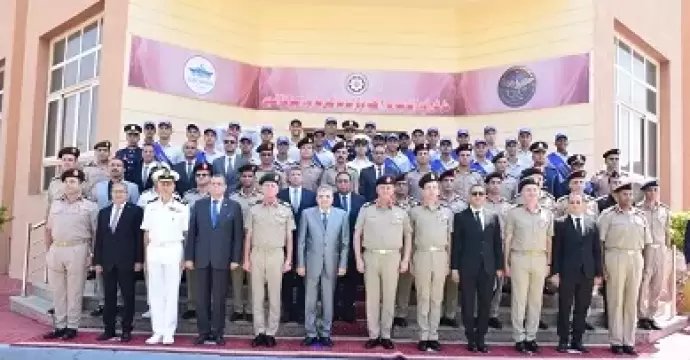 الأكاديمية العسكرية تحتفل بتخريج الدورة التدريبية الثانية لطلبة مركز قناة السويس