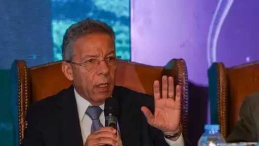 مصر مش بس تداوي .. نقيب الأطباء يتحدث عن السياحة العلاجية وحماية الدكتور