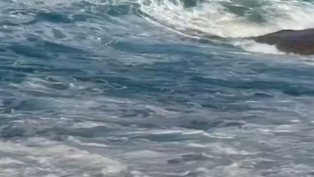 ارتفاع الأمواج يمدد غلق الشواطئ بمرسى مطروح لليوم الثالث على التوالي