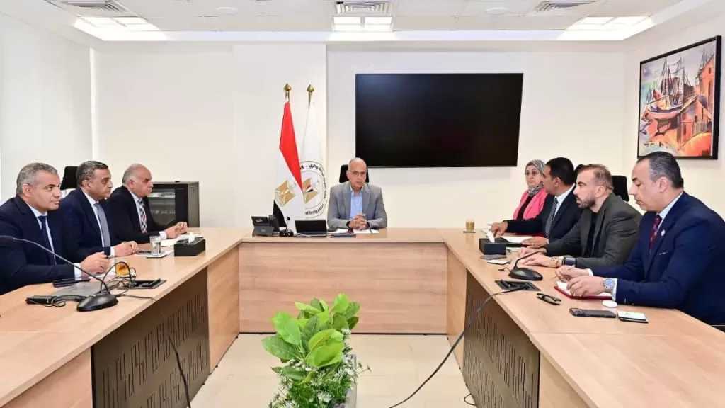 وزير الري يلتقي عددًا من أعضاء مجلس النواب لمناقشة مطالب المواطنين