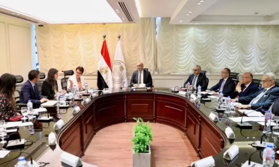 خط أحمر