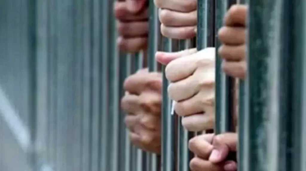ضبط المتهمين بالاستيلاء على فيزا كارت خاصة بمواطن وسحب أموال منها