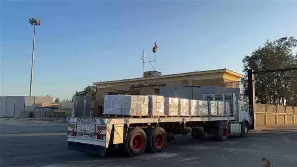 الهلال الأحمر المصري يمد أهالي غزة بـ3,209 طنًا من المساعدات الإنسانية الشاملة