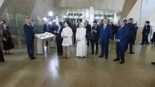 الرئيس السيسي يصطحب نظيره الصيني في جولة بالمتحف المصري الكبير