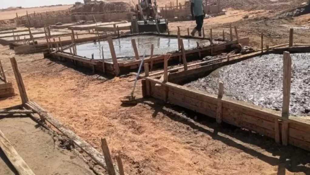 لدعم جهود التنمية والاستثمار.. محافظ أسوان يتابع بدء الأعمال التنفيذية لمجمع التمور بقرية فارس بكوم أمبو