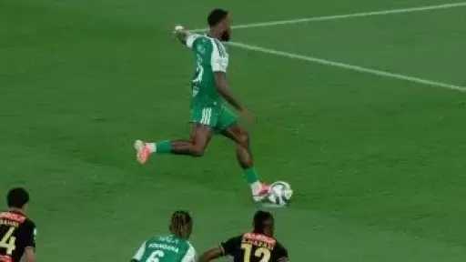الأهلى يتقدم على الرياض 3-0 فى الشوط الأول