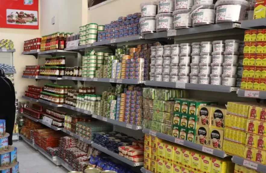 ضبط 37 طنا من السلع الغذائية والأعلاف و42486 عبوة دواء مخالفة خلال حملة بالشرقية