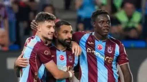 محمد صلاح يقود طرابزون للتقدم على جالطة سراي بثلاثية في الشوط الأول