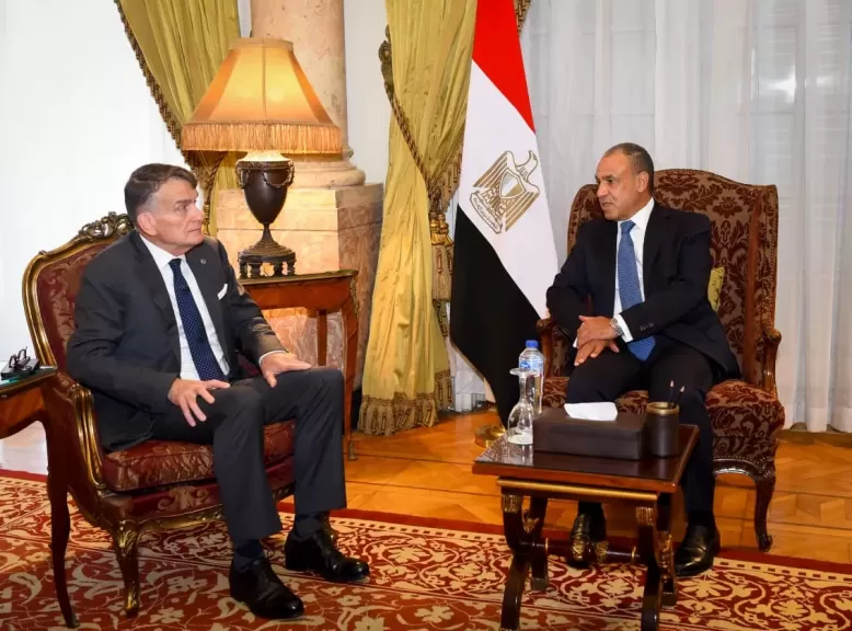 خط أحمر