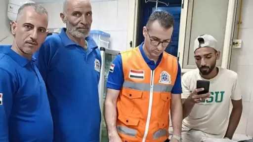 طاقم إسعاف يعيد 245 ألف جنيه لأسرة مصاب في حادث تصادم بالقليوبية.. صور