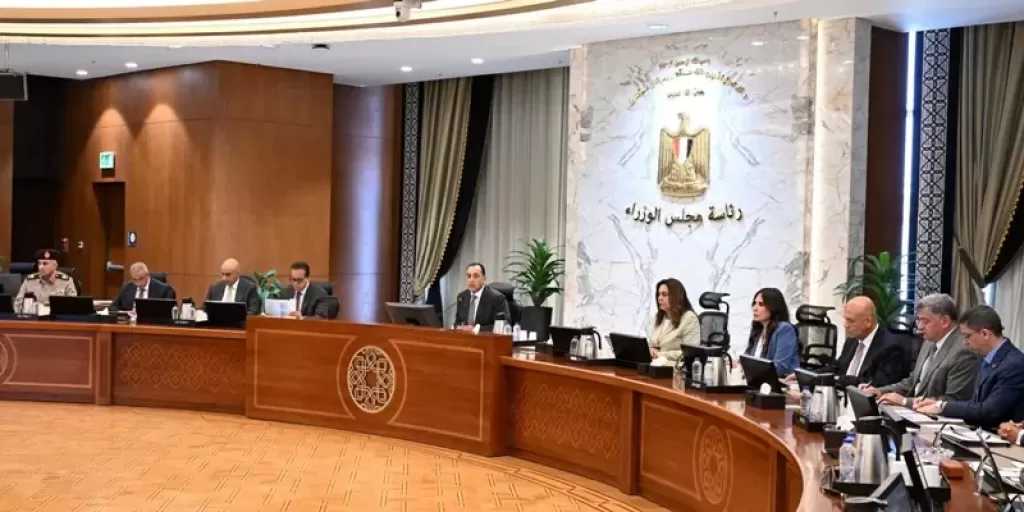 رئيس الوزراء يستعرض الموقف التنفيذي لمشروعات ”حياة كريمة” في 1667 قرية