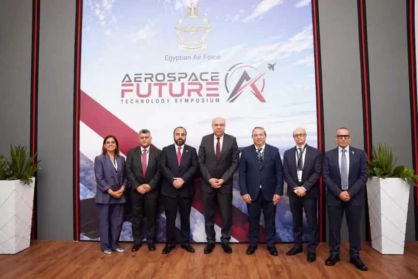 وزير الطيران المدني يلتقي رئيس مفوضية «LACAC» لبحث آفاق التعاون المشترك