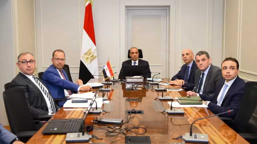 وزير الخارجية يلتقي الموظفين المصريين العاملين بالاتحاد الإفريقي