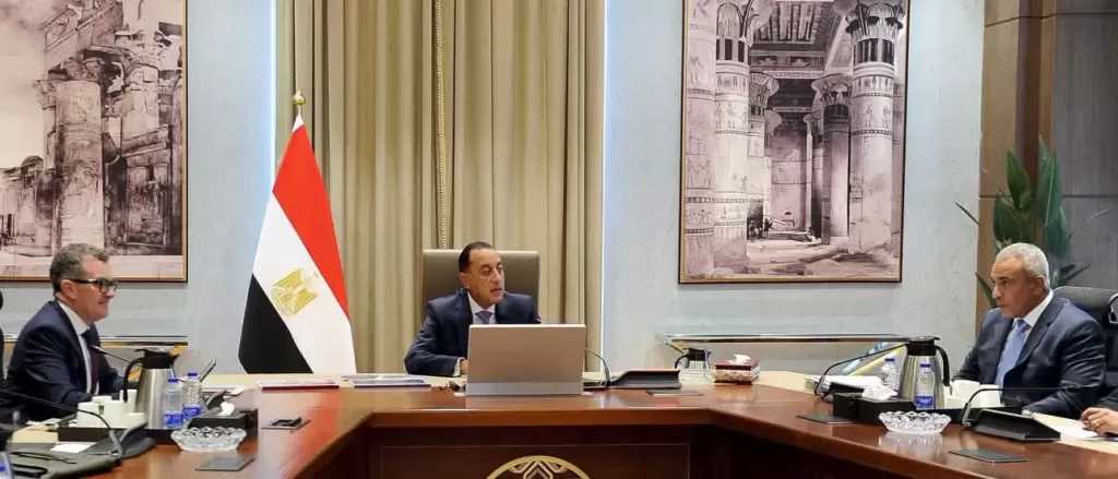 رئيس الوزراء يتابع مع وزير التخطيط والتنمية الاقتصادية تطورات الاقتصاد المصري وتنفيذ الخطة الاستثمارية