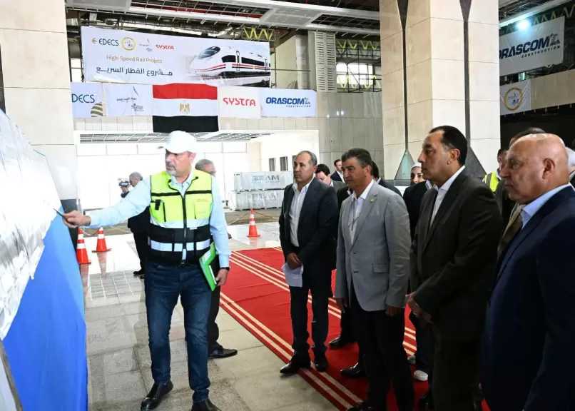 رئيس الوزراء يتفقد مشروع الخط الأول من شبكة القطار الكهربائي السريع «السخنة – العلمين – مطروح»