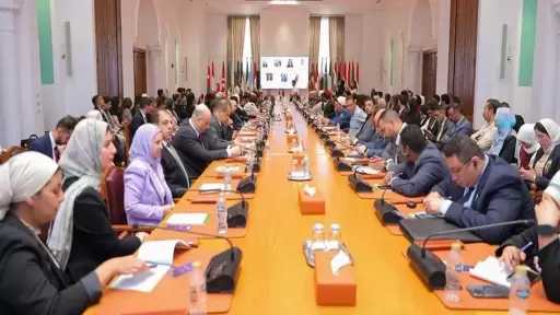 تنسيقية شباب الأحزاب والسياسيين تشارك في مناقشة التحديات المناخية بمقر جامعة الدول العربية