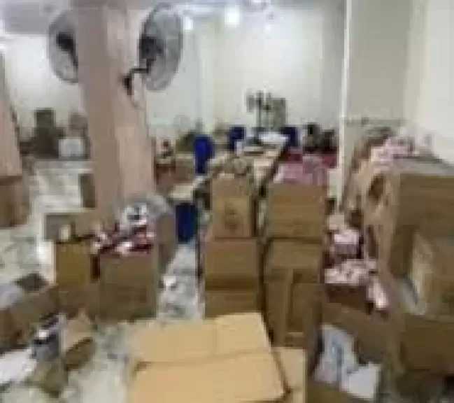 ضبط القائمين على مصنع غير مرخص لإنتاج العطور وبحوزتهم منتجات مجهولة المصدر بالقليوبية