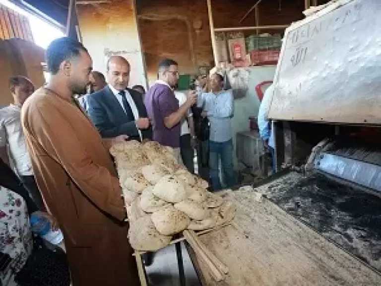 محافظ أسيوط يفاجئ مخابز بني مر للتأكد من جودة الخبز المدعم
