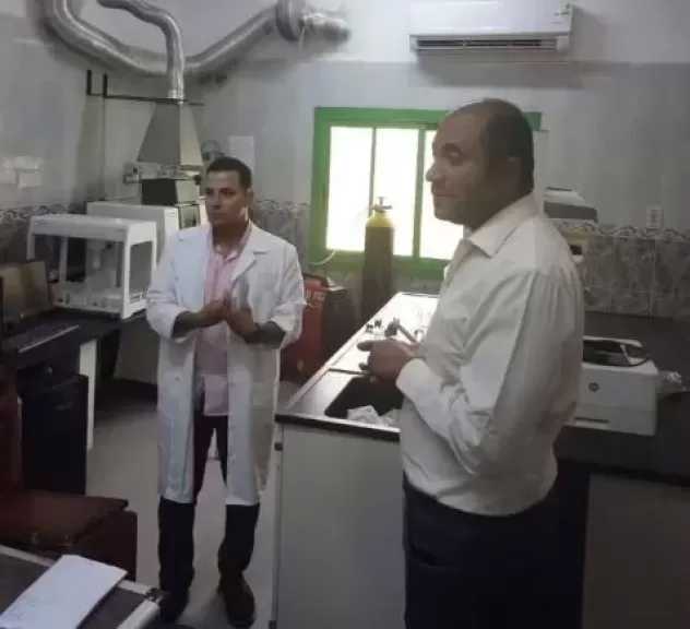 وكيل صحة الوادي الجديد يتفقد معامل فحص المياه والأغذية لمتابعة تطبيق معايير الجودة