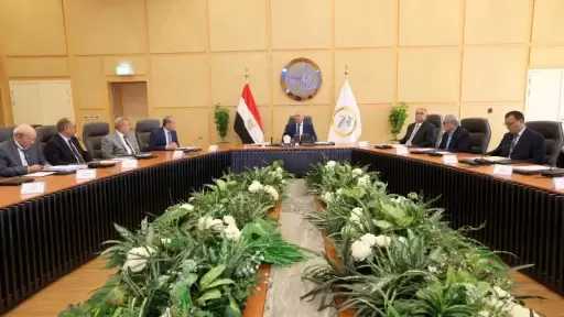 وزير النقل يوجه بتكثيف أعمال النظافة على مدار الساعة بالقطارات والمحطات