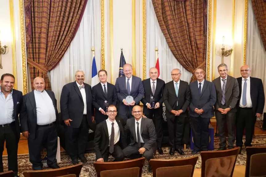 رئيس هيئة الاستعلامات وسفير فرنسا يشاركان في الصالون الثقافي لجمعية خريجي مدرسة الجيزويت| صور