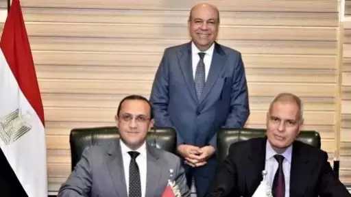 وزير الطيران المدني يشهد توقيع بروتوكول تعاون بين «القابضة للمطارات» و«مصر للطيران»