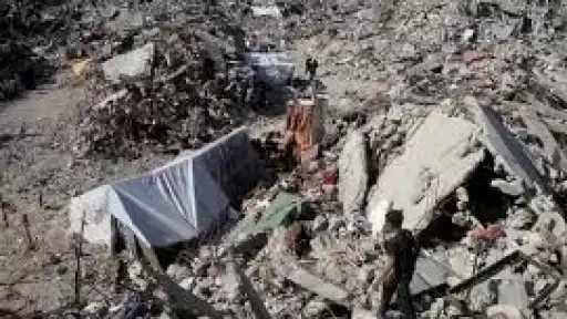 ارتفاع حصيلة ضحايا انهيار بناية سكنية في مدينة غزة إلى 11 حالة وفاة بينهم 5 أطفال
