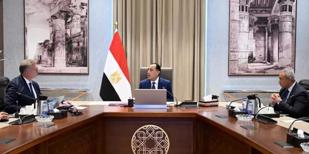 رئيس الوزراء يتابع مع وزير البترول والثروة المعدنية عددا من ملفات العمل