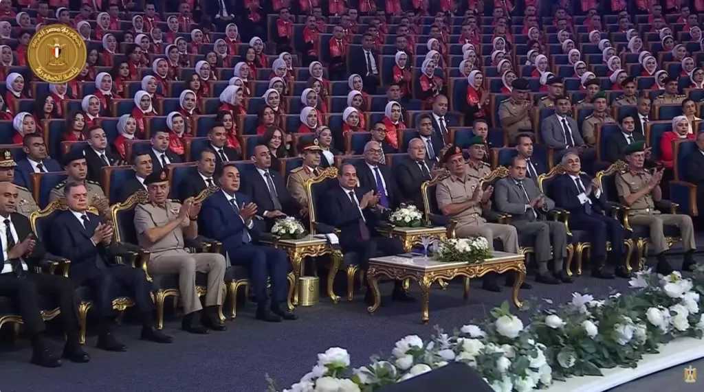 الرئيس السيسي: تم وضع معايير تفصيلية لاختيار الشباب أو الشابات في كل وزارة وفقًا لمتطلباتها