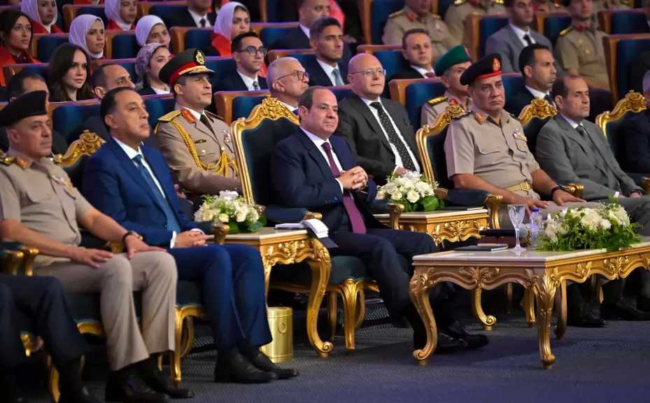الرئيس السيسي: يخطئ من يتصور أن المسألة هي الحفاظ على الرئيس لأن هذا يفرغ الأمر من مضمونه