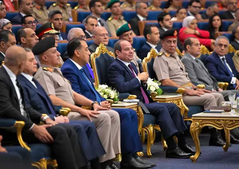 الرئيس السيسي: ضرورة حماية وزارة الاتصالات وأجهزة الدولة للأطفال دون 15عاما من إساءة استخدام وسائل التواصل