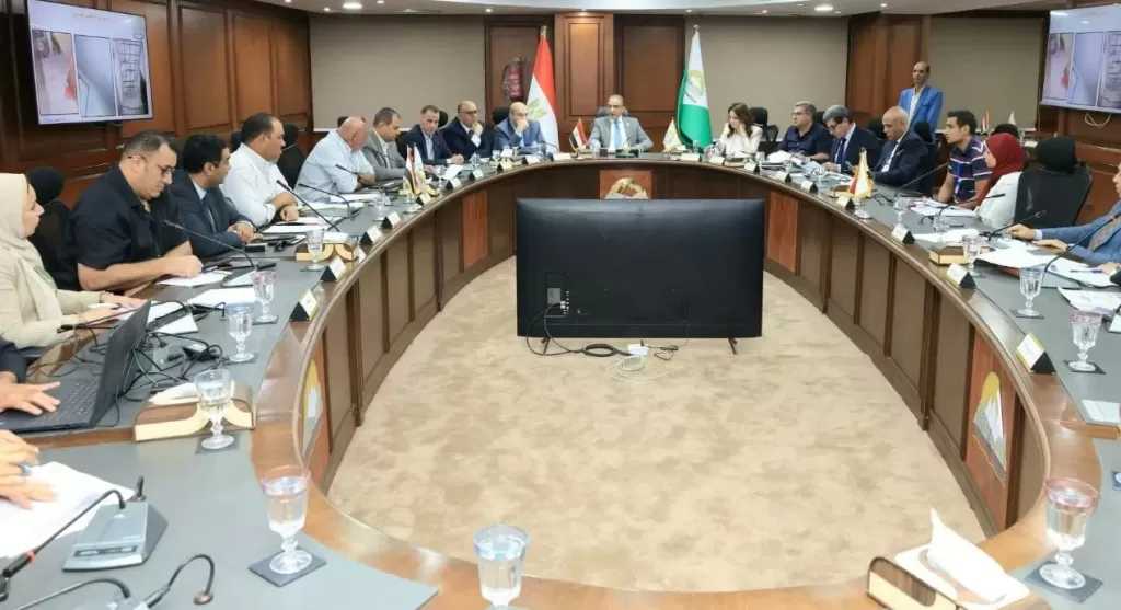 محافظ الجيزة يعقد اللقاء الأسبوعي لبحث شكاوى المواطنين