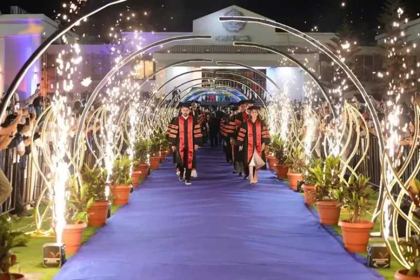 محافظ كفرالشيخ يشهد احتفالية تخرج دفعة جديدة من الأكاديمية العربية للعلوم